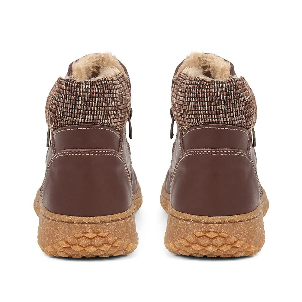 Loretta Zip-Up Boots - HAK38015 / 324 224