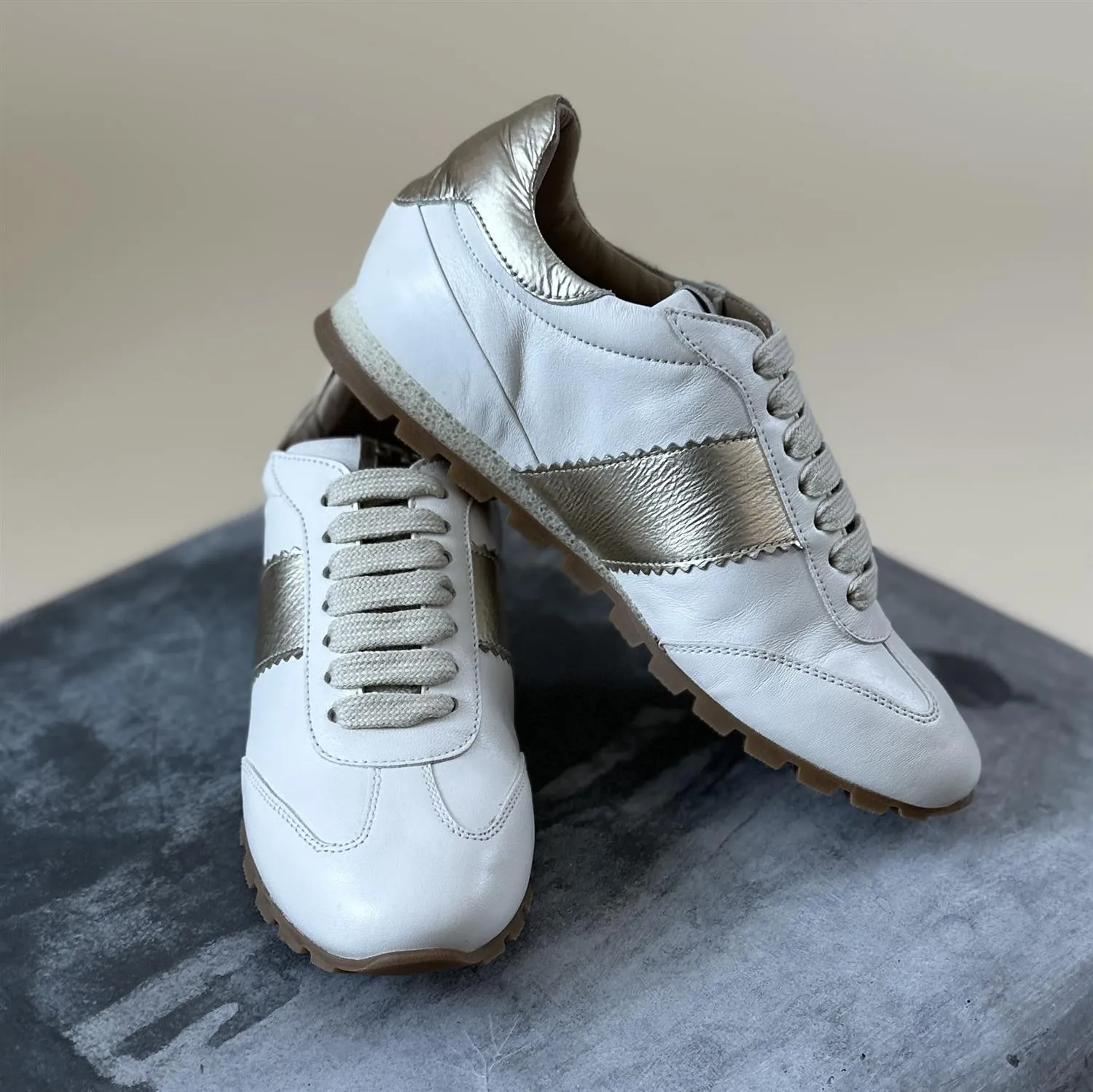Sneakers Tropic Burro - Pegaso Platino - White w/Gold