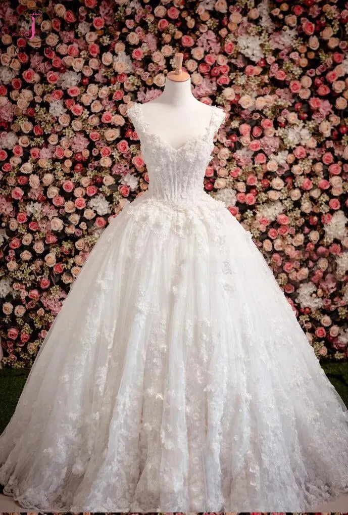 Vintage Princess Sleeveless Ball Gown Ivory Wedding Dress with Flowers and Beads KPW0091