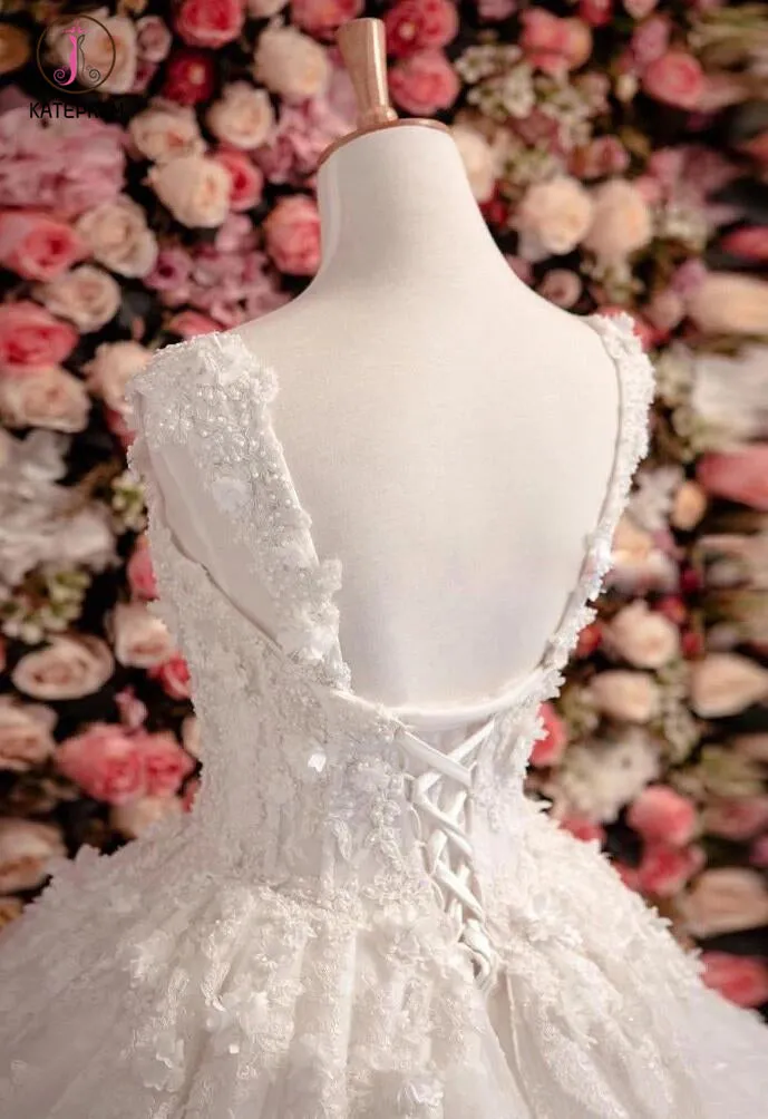 Vintage Princess Sleeveless Ball Gown Ivory Wedding Dress with Flowers and Beads KPW0091